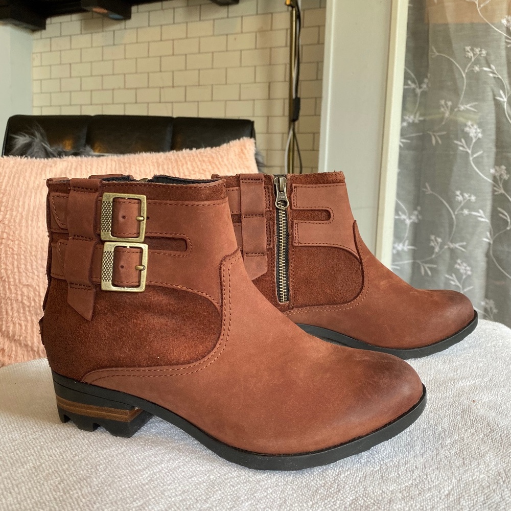 Sorel Lolla Bootie, women 6.5/7
